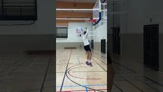 Guess my vert 🤔 How can I improve my jump technique? Let me know ⬇️ #stesch #basketball