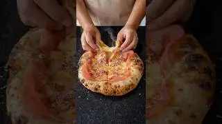 Pizza de presunto com borda de doce de leite.
