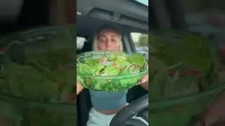 LA Dietitian Reviews Kardashian Salad🤦🏼&zwj;♀️ 🥗 #dietitian #healthnut #kardashiansalad #healthnutreview