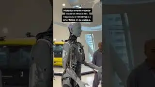Ameca robot habla con otro robot