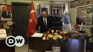 Muhtar: 'Mahallenin direği' mi, 'emanetçi dükkânı' mı? - DW Türkçe