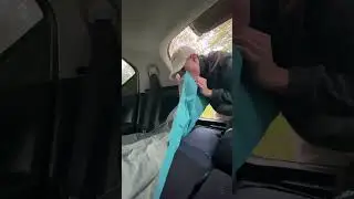 C&oacute;mo dormir en el coche #shorts #viral