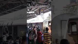 22103 Ayodhya Cantt Superfast Express arrives at Kalyan Jn.