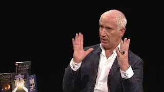 Стюарт Пирс помогает Алану найти его записку...