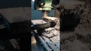 Торцовка заготовки из фторопласта #machine #tech #shortsvideo #shortvideo #sorts #engineer # #metal