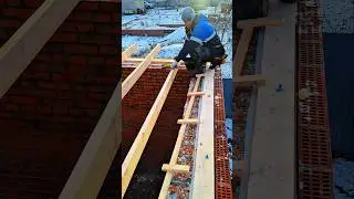 Разметка под потолочные лаги с помощью шаблона #roof #стройка #roofing #construction #tools #diy