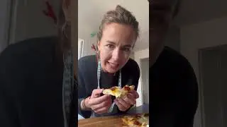 Pizza de sobrasada, queso brie, alcachofas