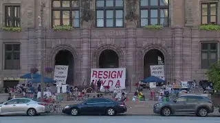 2 police officers injured while clearing protesters&rsquo; from City Hall, 7 protesters arrested