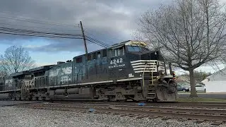 NS 4242 AC44C6M leads NS 22X through Manville NJ 4/8/2025