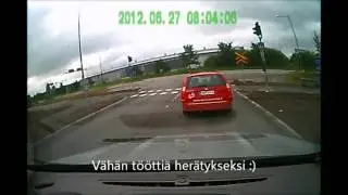 Auto pys&auml;htyy vaikka palaa vihre&auml;