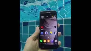 Samsung Galaxy S7 Edge Underwater in the swimming pool