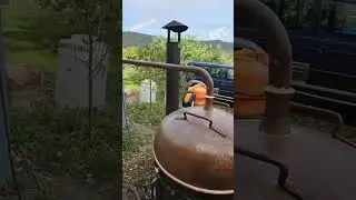 Pečenje rakije.Krenulo je.Sva opema za proces pečenja!#alkohol #rakija #nature #shortvideo