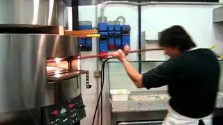 Cuppone Giotto (inserting 8 Pizzas in 30 sec).flv