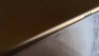 Smart connector on iPad Pro 9.7 inch gold
