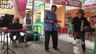 Taman Jurug. Kakak2 Smansa. CRESSENDO. depan Hotel Front one Sragen.