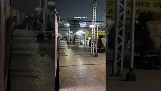Hazur Sahib Nanded SF Express Departure from Tatanagar Jn | Loco Pilot Green Signal Exchange 👨&zwj;✈️🚦