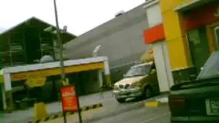 Jollibee @ Vargas Ave corner C5. 3May09