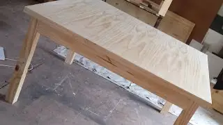 Mesa de pino (wood table)