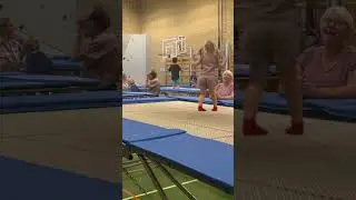 Alice Hopper p&aring; Stor Trampolin | Pr&oslash;vetime Fyldt med Sjov og Succes!