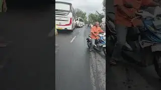 naik bus damri jurusan malang madura di pagi hari