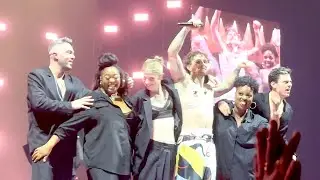 Tom Grennan - Little Bit of Love (with a Fan) (Live at Nottingham Arena 17/03/2023)