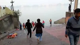 দক্ষিনেশ্বর গঙ্গা ঘাট। সকাল সকাল স্নান।