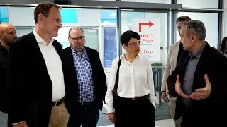 OB Dr. Stephan Keller besucht mit Ministerin Josefine Paul die Ausl&auml;nderbeh&ouml;rde
