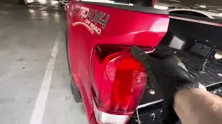 Toyota Tacoma 2017 года: замена лампы заднего хода