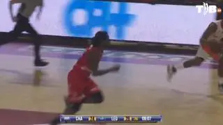 DJ Richardson (Spirou Charleroi) hammers it down