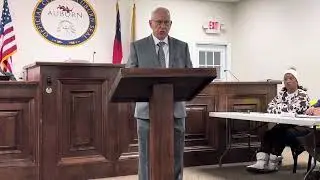Auburns new mayor, Rick Roquemore, swearing in.