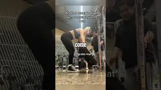Мужчина помогает женщинам в спортзале (@maddiewfitness)