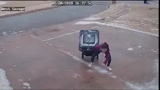PEOPLE VS ICY DRIVEWAY FUNNY😂 COMPILATION - MERRY CHRISTMAS🎄