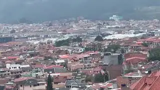 Avión aterrizando en el Aeropuerto Mariscal Lamar de Cuenca-Ecuador