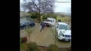 Now you know, why your delivery package is damaged 🚚🤣