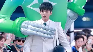 Kris Wu Walks On Louis Vuitton Men's Spring-Summer 2021 Show in Shanghai 吴亦凡又走秀啦