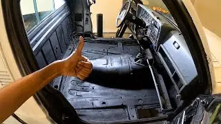 Spraying Cabin Floor with Rustoleum Rust Stopper - 89 Jeep Comanche Project - Episode 4
