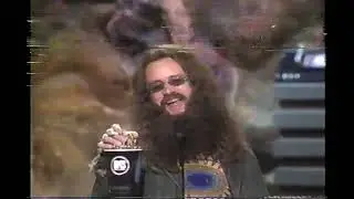 1999 MTV Movie Awards - 'Hippy' Jim Carrey accepts award with Mike Meyers and Janeane Garofalo
