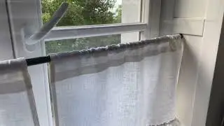 Einfach und stilvoll: Designidee f&uuml;r K&uuml;chenfenster im Shabby-Chic-Stil