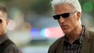 Russell se fija de un problema matem&aacute;tico - CSI Las Vegas 12x07
