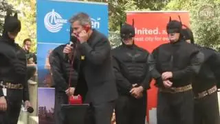 Here's what 542 people dressed up as Batman looks like
