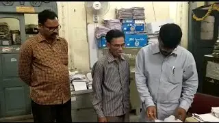 GHMC Bill Collector Caught Red Handed Whlie Accepting Bribe Amount Of Rupees 6000/- At Sardar Mahel