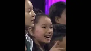 Детский хор исполняет 