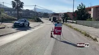 Violento scontro frontale tra due auto, 3 feriti
