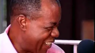 Louis Armstrong and other great musicians introduce their friend Hugues Panassi&eacute;