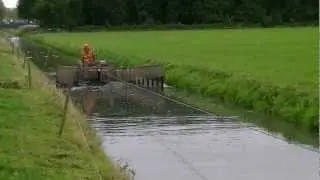 G.M. Damsteegt met een conver schuifboot en BMS baggerpomp
