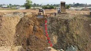 New Fantastic Processing LandFill Bulldozer Pushing Dirt down Dump Truck Spreading Dirt Best Working
