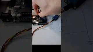 Автоматический выключатель на Arduino! #arduino #microcontroller #arduinoproject #shorts