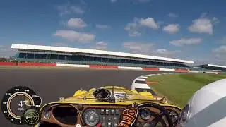2017-04-23 - Silverstone - Race - Pointing faster cars through at Luffield