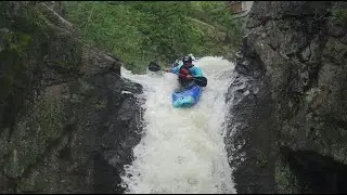 Chaotic scramble up the waterfall! Reckless charge or a battle to outshine the warrior monk