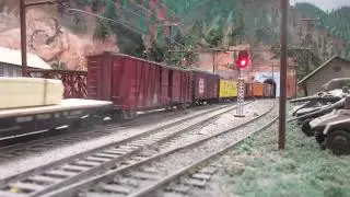 Great Northern Railway: UP 4 12 2 28 car freight at Tye